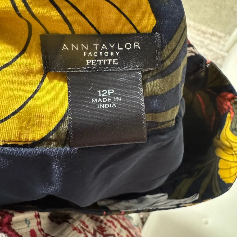 Ann Taylor Factory Tropical Print Tie Waist Shorts Navy Yellow Women Size 12 - Picture 4 of 5